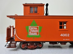 True Line Trains TLT Central Vermont #4002 Wood Caboose Green Maple Leaf