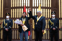 270722 Alcalde Miguel Romero condecora a la atleta nacional Kimberly García con la medalla de Lima