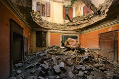 Villa Earthquake