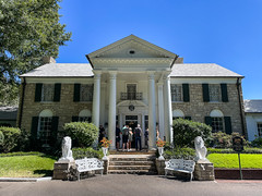 Graceland entrance