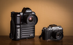 Kodak DCS 200 (1992) / Fujifilm X-T5 (2022)