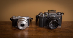 Nikon 1 J5 (2015) / Fujifilm X-T5 (2022)