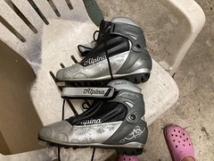 2023-01-26 FREE Classic XC Ski boots Euro size 41  (NNN mount NOT Salomon) , classic