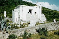 Nghĩa địa Pháp-Tây Ban Nha ở Tiên Sa trên bán đảo Sơn Trà, Đà Nẵng