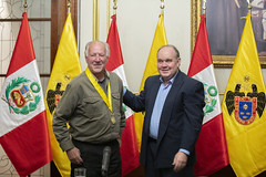 010223 Alcalde Rafael López Aliaga en condecoración a Werner Herzog