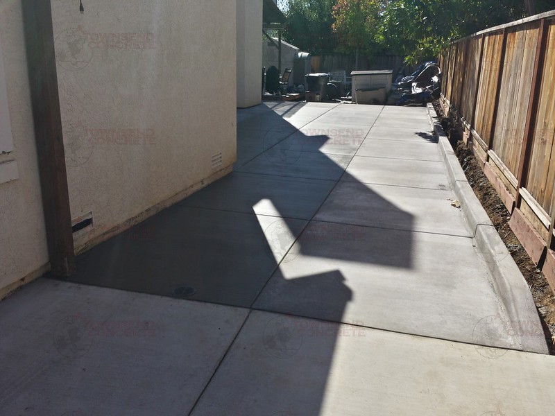 Side Yard Concrete With Drainage And Curbing in Vacaville California
