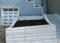 Unlevel retaining wall in front of Neighborhood house 20230303-141014