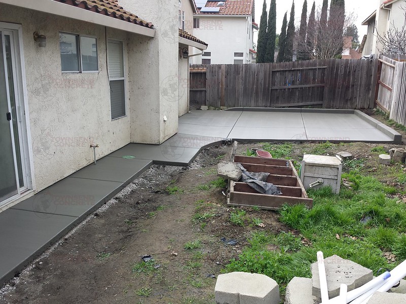 New Backyard Walkways And Patio Area With Curbing In Vacaville California