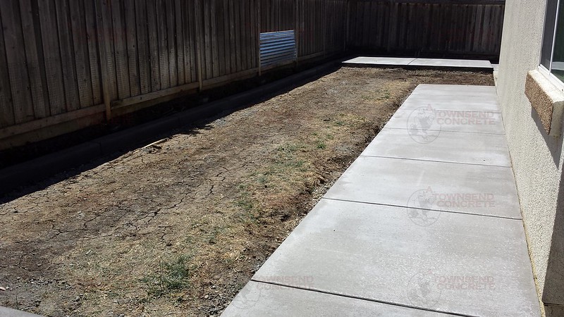 Backyard Walkway And Mow Strip In Vacaville California