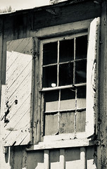 Delaplane, VA | Old Windows & Buildings