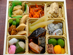 three-tiered-osechi-dishes_010124