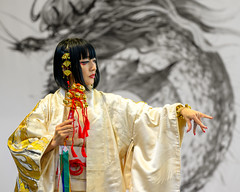 Scara Abe: Kimono Painter