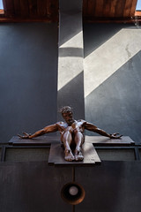S 074_24 TYCHY: Crucifix, Eglise du Saint-Esprit