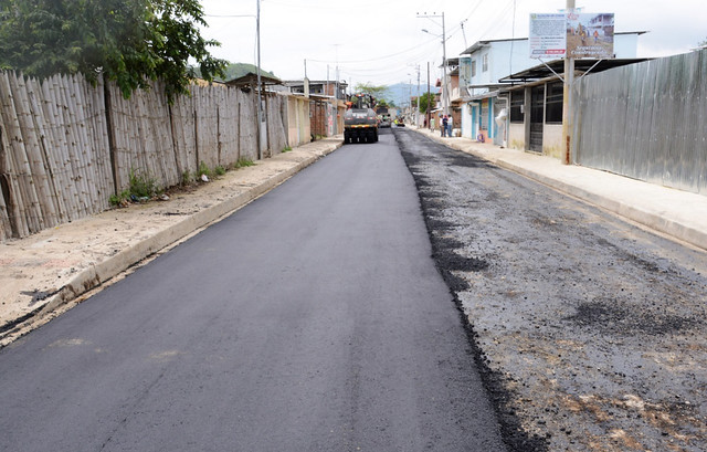 Colocan asfalto en la calle La Paz de la ciudadela Gonzlez