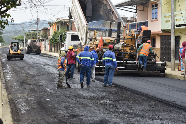 Calle Oréstedes Andrade es asfaltada luego de 30 años de espera