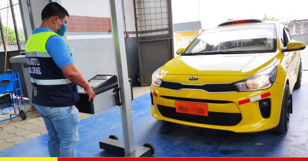 Chone recibe a taxistas de los hermanos cantones Junín y Pichincha para la revisión técnica de sus vehículos