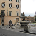 2010 Fontana dinanzi al palazzo Muti Bussi - https://www.flickr.com/people/35155107@N08/