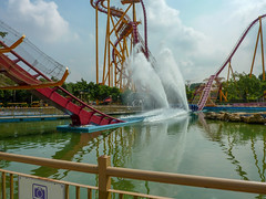 Photo 10 of 10 in the Dive Coaster gallery