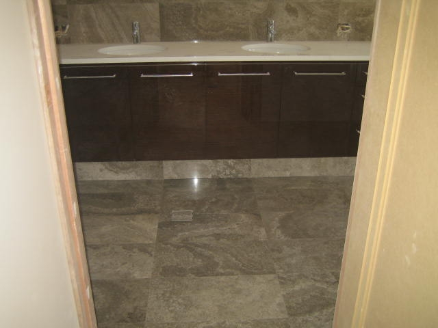 silver-travertine-floor-laying-and-polishing