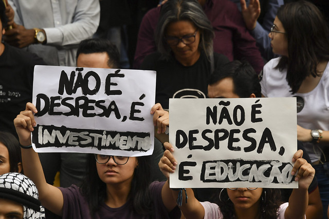Na quarta-feira (15), quase 1 milhÃ£o de estudantes protestaram contra os cortes anunciados pelo MEC em todo o paÃ­s - CrÃ©ditos: Nelson Almeida/AFP