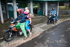 Niespodzewana podróż na motorkach w deszczu