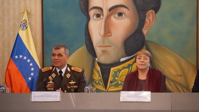 Bachelet, ao lado do ministro da Defesa, Vladimir Padrino LÃ³pez, um dos principais lÃ­deres dentro do governo Maduro - CrÃ©ditos: Foto: MinistÃ©rio da ComunicaÃ§Ã£o
