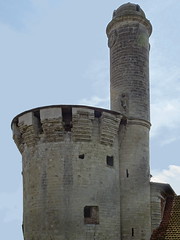 Château d'Esnes  tourelle accolée à la grosse tour,