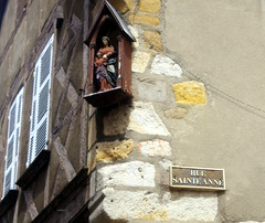 Saint on a corner - Montlucon - Photo of Saint-Angel