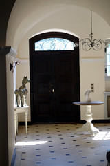 Door and hallway - Photo of Caucalières
