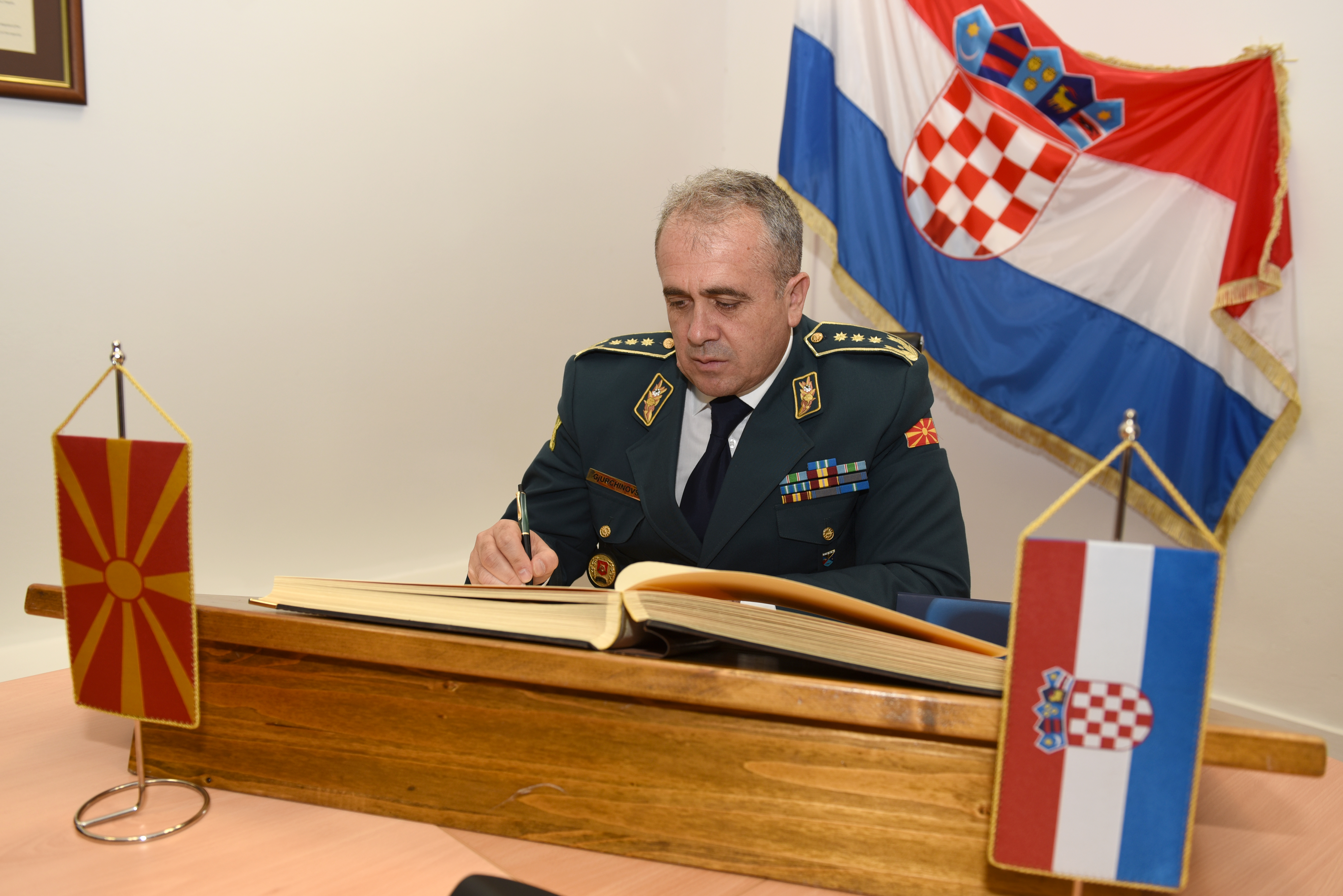Krstičević i Šundov s generalom Đurčinovskim