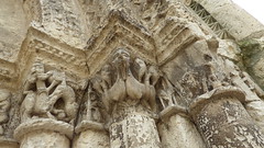 Aubterre - church of St Jacques, facade, column capital (3)