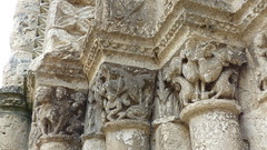 Aubterre - church of St Jacques, facade, capitals
