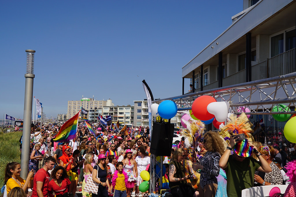 DSC07628 - Beeldbank Pride at the beach