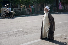 Muezin na ulicy w Teheranie