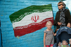 Mural z flagą w Teheranie