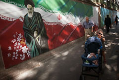 Murale pod byłą ambasadą USA w Teheranie