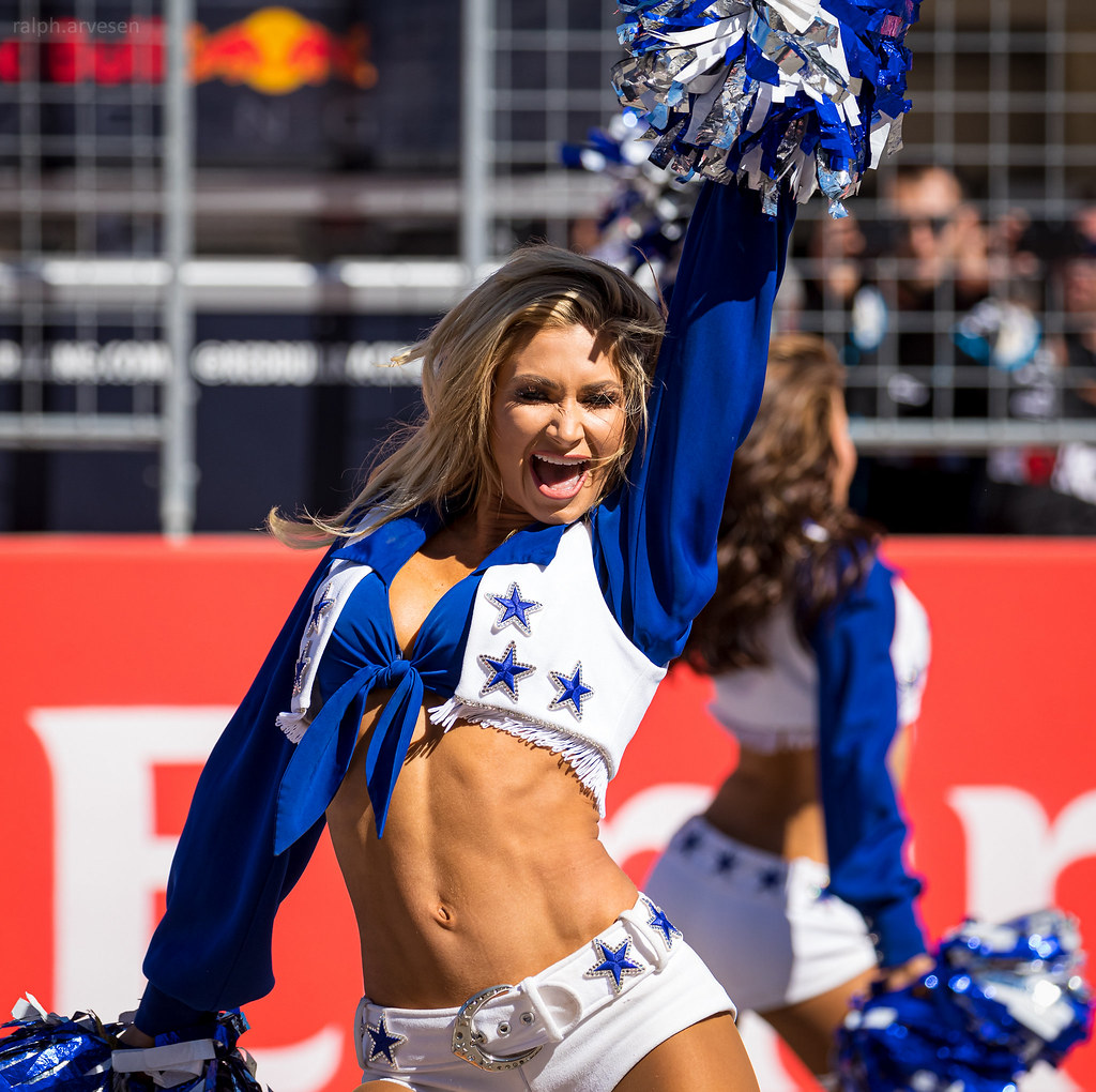 Dallas Cowboys Cheerleaders | Texas Review | Ralph Arvesen