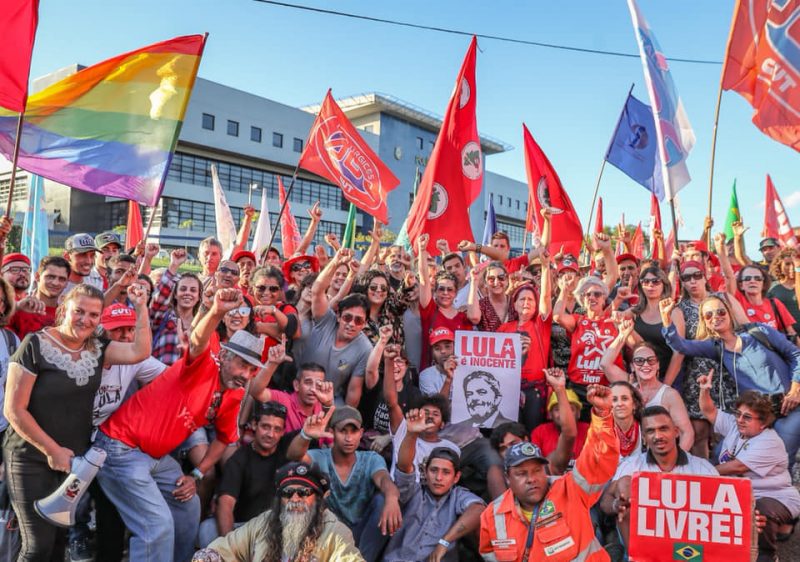 Vigília Lula Livre amanhece em clima de expectativa pela libertação do ex-presidente