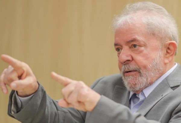 Tribunal marca julgamento de Lula sobre Atibaia no mesmo dia de sua possível soltura