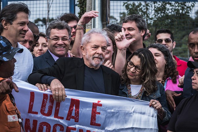 Livre, Lula volta para os braços do povo brasileiro