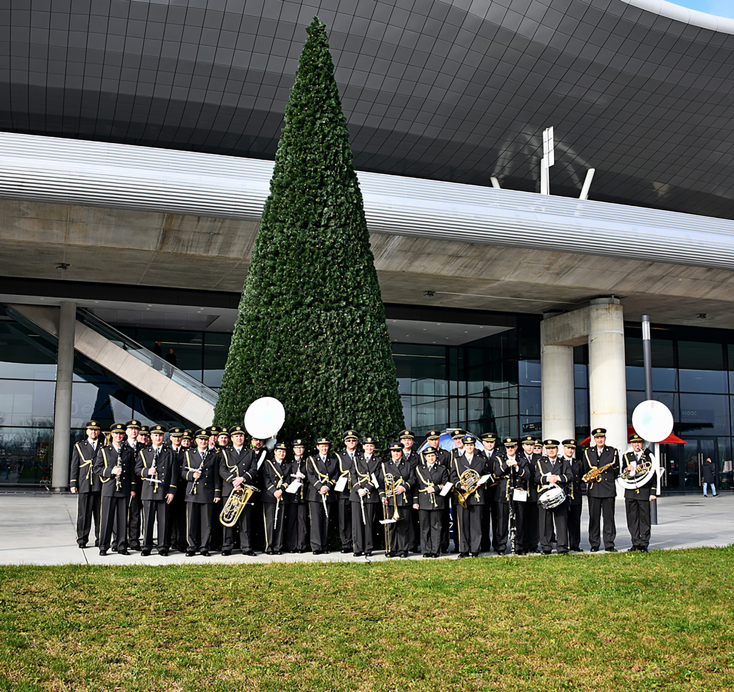Simfonijski puhački orkestar HV-a u Zračnoj luci Franjo Tuđman