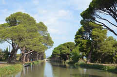 Canal de Jonction - Photo of Paraza