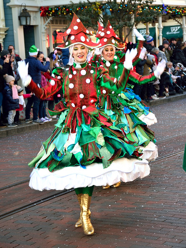 Christmas Tree dancers