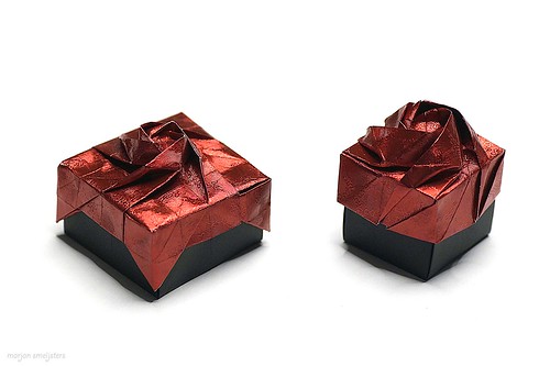 Origami Rose Box (Shin Han-Gyo)