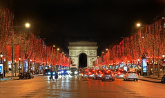 L-avenue des Champs-Elysées illuminée pour les fêtes de fin d-année 2019 (Paris) - Photo of Garches