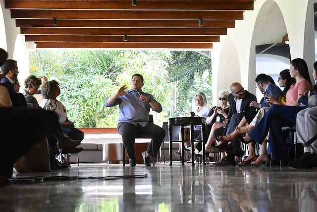 Presidente do Senado Federal, senador Davi Alcolumbre (DEM-AP), conversa com jornalistas após café da manhã. Na pauta, um balanço do ano de 2019. <br><br>Foto: Marcos Brandão/Senado Federal
