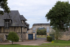 The Gate (Prieuré de Saint-Philbert-sur-Risle) - Photo of Cauverville-en-Roumois