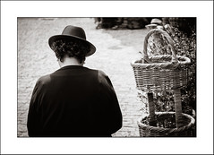 La dame au chapeau - Photo of Questembert
