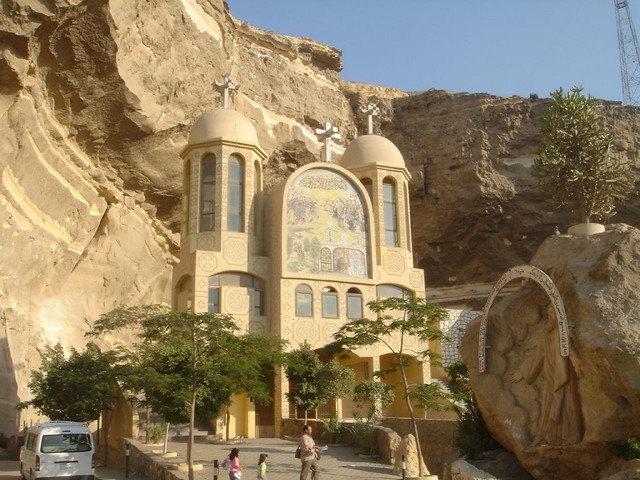 كنيسة القديس سمعان الخراز بجبل المقطم بالقاهرة