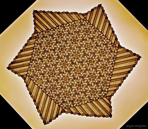 Origami Tessellation 'E-safflowers' (backlit) (Marjan Smeijsters)